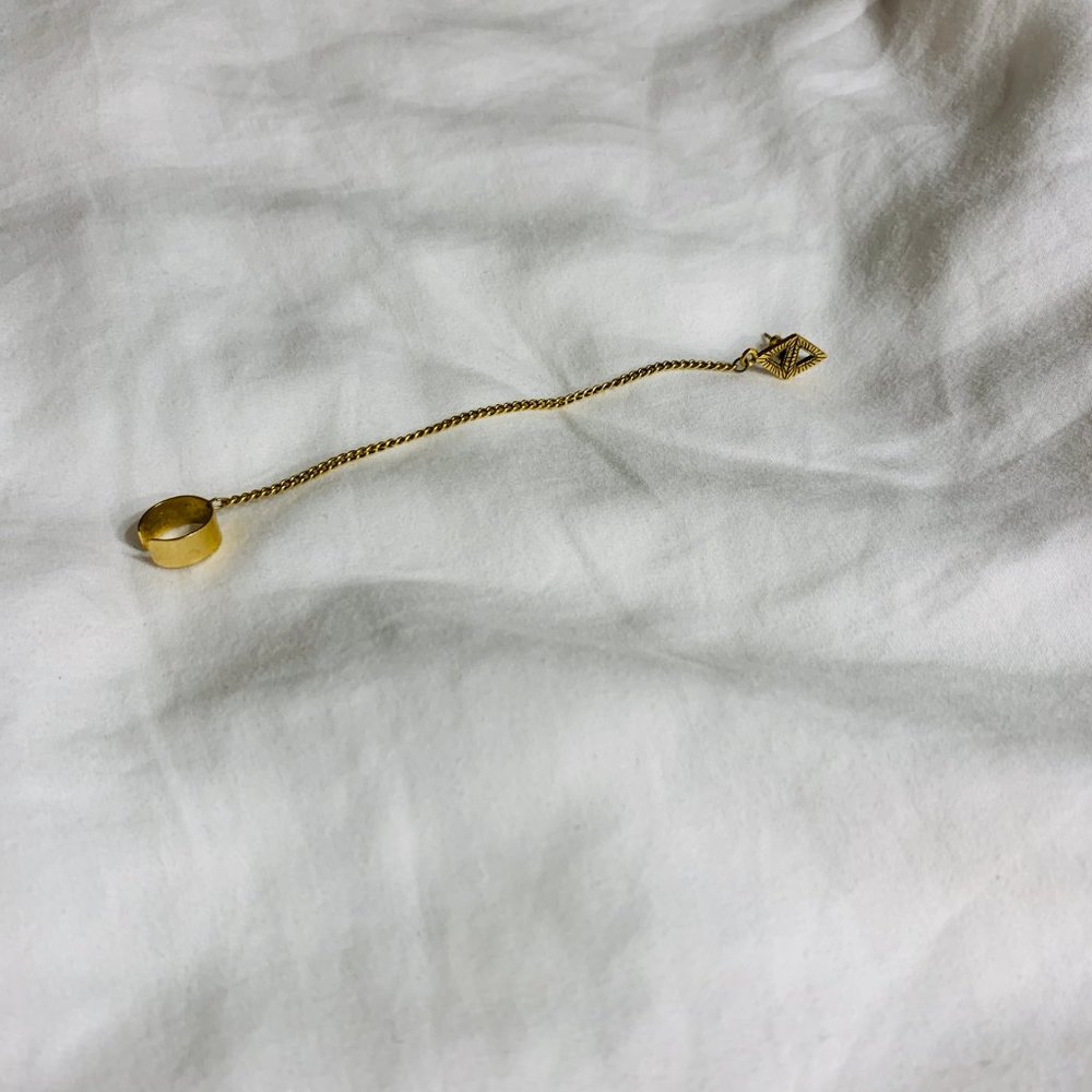 Cuff Earring with Chain - Picture 2 of 3